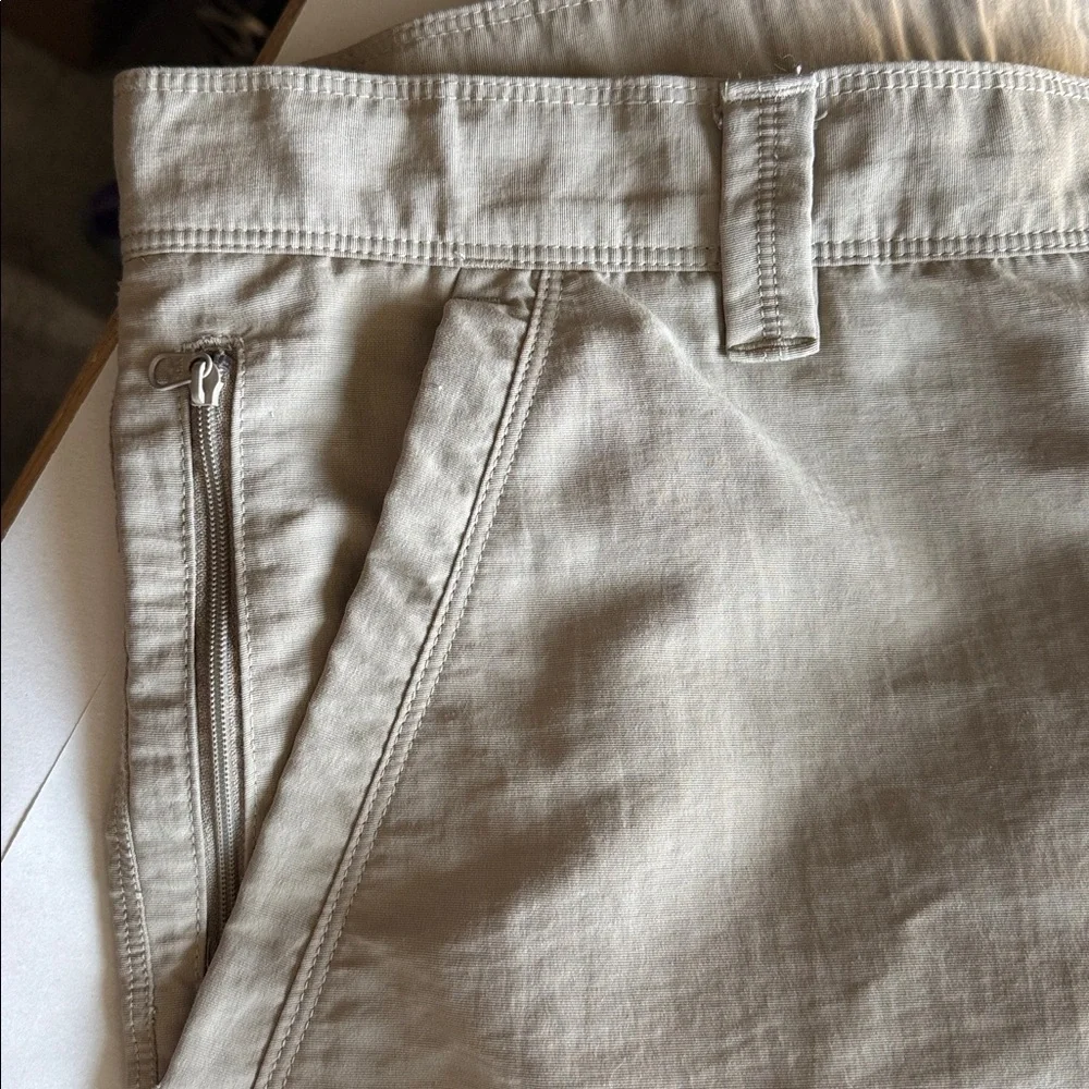 North Face Mens Cargo Shorts Beige zip Velcro Pockets hiking camping outdoors